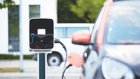 2030年需要多少電動汽車充電站？